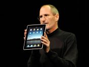 Steve Jobs onthult de originele iPad.