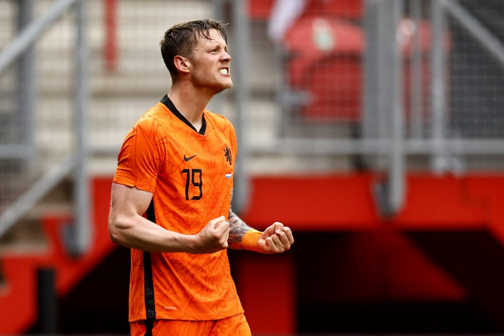 Wout Weghorst viert de 2-0 tijdens de vriendschappelijke wedstrijd tussen Nederland en Georgië.