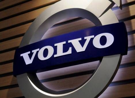 Volvo maakt een nieuwe stap in de ontwikkeling van zelfrijdende auto's. Vanaf eind april rijden de eerste 100 testauto's op de automatische piloot over de snelwegen rondom het Zweedse Gothenborg.