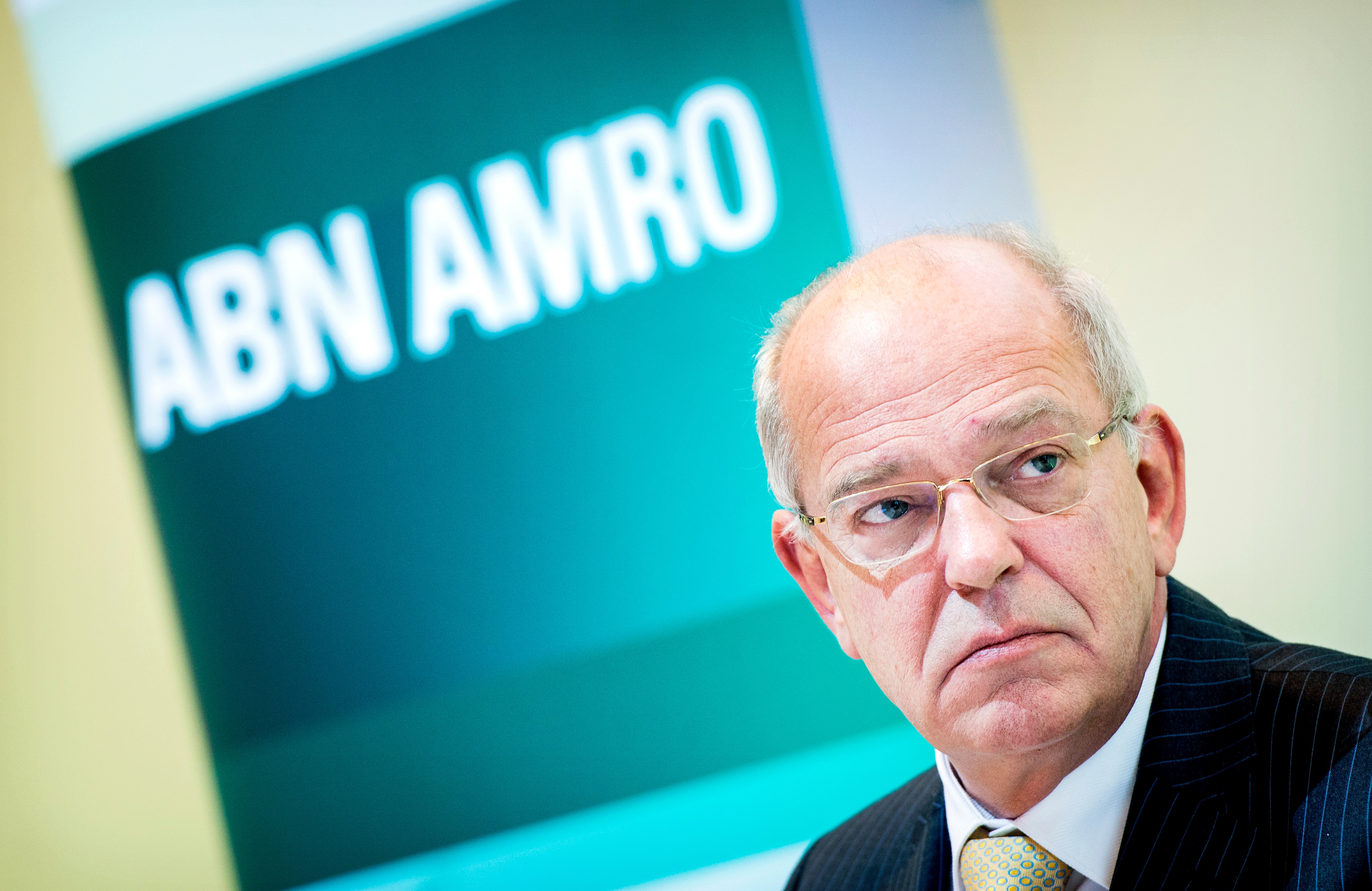 Als ABN Amro naar de beurs gaat, hoeven beleggers niet te rekenen op een radicale verandering van strategie. De bank wil degelijk blijven bankieren, zonder grote risico's. Dat zegt bestuursvoorzitter Gerrit Zalm in een interview met zakenkrant The Wall Street Journal. "De enige risicovolle activiteiten die we ondernemen, zijn namens onze klanten. Als dat ABN Amro een beetje saai maakt, vind ik het best."