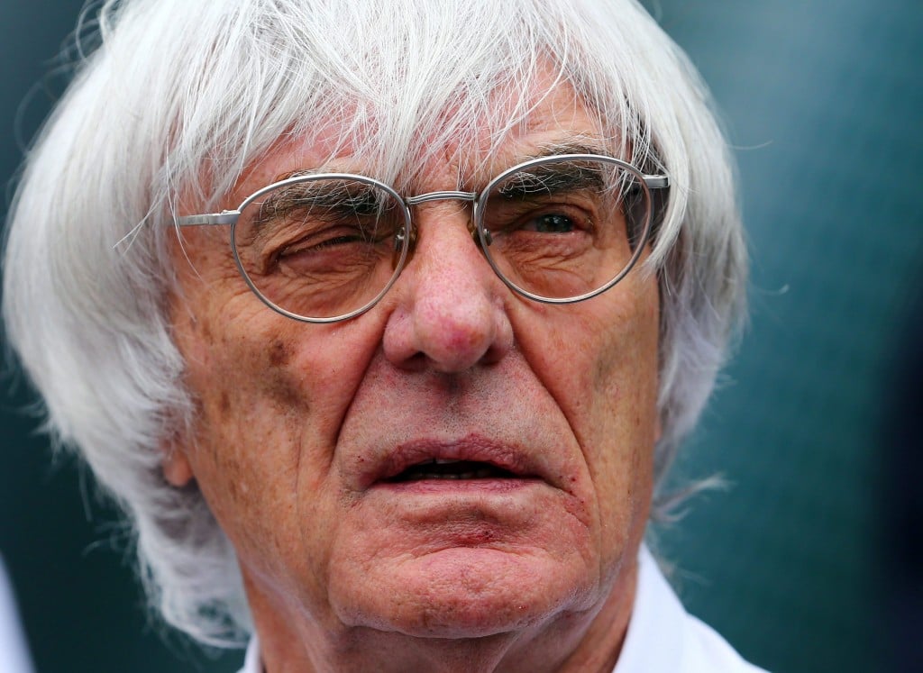 Formule 1-baas Bernie Ecclestone is door het parket van München aangeklaagd wegens omkoping. De 82-jarige Brit wordt ervan beschuldigd ongeveer 44 miljoen dollar aan smeergeld te hebben betaald aan de voormalige Duitse bankier Gerhard Gribkowsky. Gribkowsky was in 2005 namens de Bayerische Landesbank verantwoordelijk voor de verkoop van de aandelen van de Formule 1 aan de door Ecclestone geleide investeringsmaatschappij CVC Capital. De Duitser betaalde geen belasting over het geld en werd daarvoor vorig jaar tot 8,5 jaar cel veroordeeld. Ecclestone was getuige in die zaak.