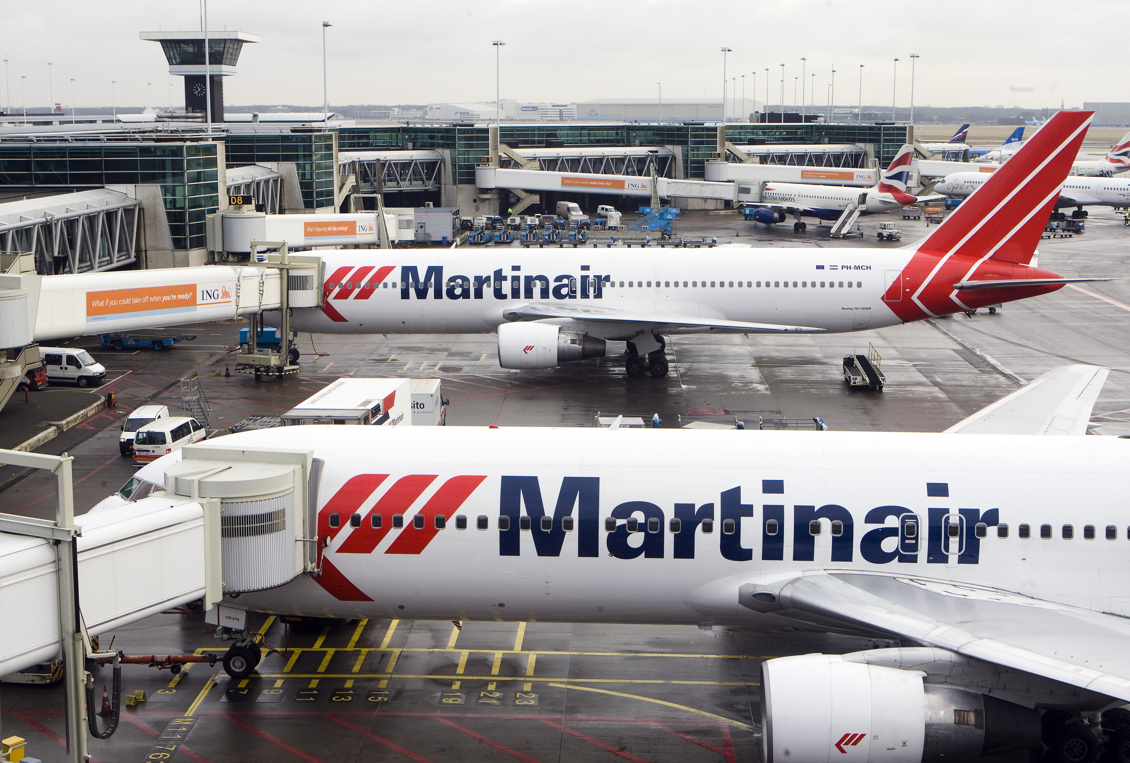 Luchtvaartmaatschappij Martinair moet een schadevergoeding van in totaal 84.600 euro betalen aan 141 passagiers voor een vlucht die een dag vertraging had. Dit maakte EUclaim maandag bekend. De procedure bij de rechtbank in Haarlem duurde bijna 2 jaar. Over de vlucht van 2 februari 2010 hadden 141 passagiers een claim ingediend. Dat is volgens EUclaim een uitzonderlijk hoog aantal voor een enkele vlucht, omdat het vliegtuig 265 stoelen telde. De vlucht zou van Amsterdam naar Aruba en Curaçao vliegen, maar 2 uur voor vertrek was er sprake van een technisch mankement.