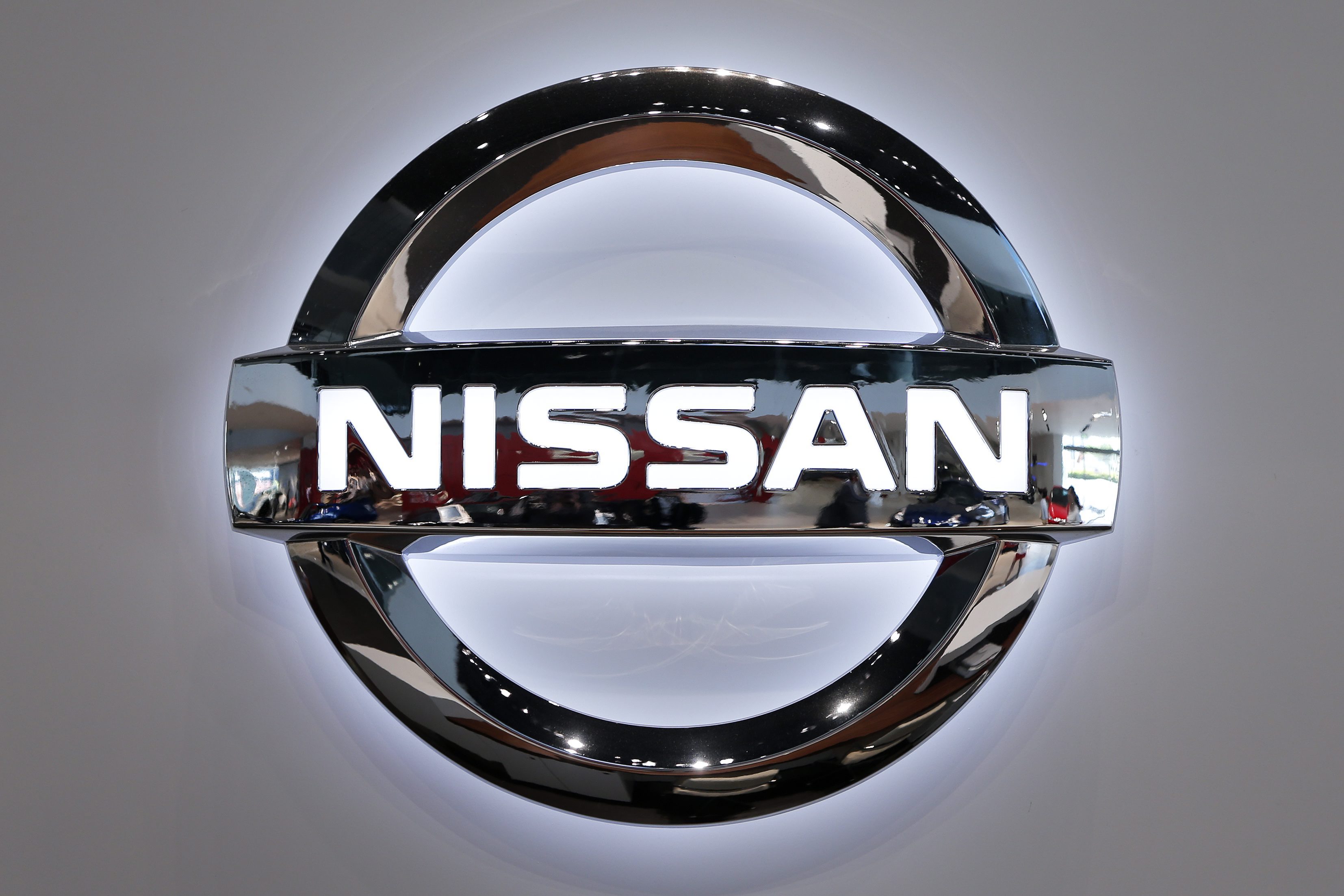 Что означает ниссан. Nissan надпись. Nissan фирма. Значок Ниссан на фоне. Знак Ниссан Кашкай.