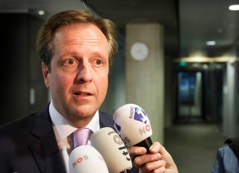 In een volgend kabinet moet een minister van Krimp komen. Deze bewindspersoon kan de problemen aanpakken die het gevolg zijn van de leegloop van het platteland. Dat zei D66-leider Alexander Pechtold zondag op Omroep Gelderland. De 'krimpminister' zou Haagse dossiers die belangrijk zijn voor het platteland op elkaar af kunnen stemmen. Pechtold denkt dan onder meer aan onderwijs, landbouw en bereikbaarheid. In de krimpgebieden daalt het aantal inwoners en verdwijnen voorzieningen als scholen en winkels. Volgens Pechtold valt de minister van Krimp te vergelijken met de minister voor Grote Stedenbeleid die de leefbaarheid van achterstandswijken in de grote steden moest vergroten.