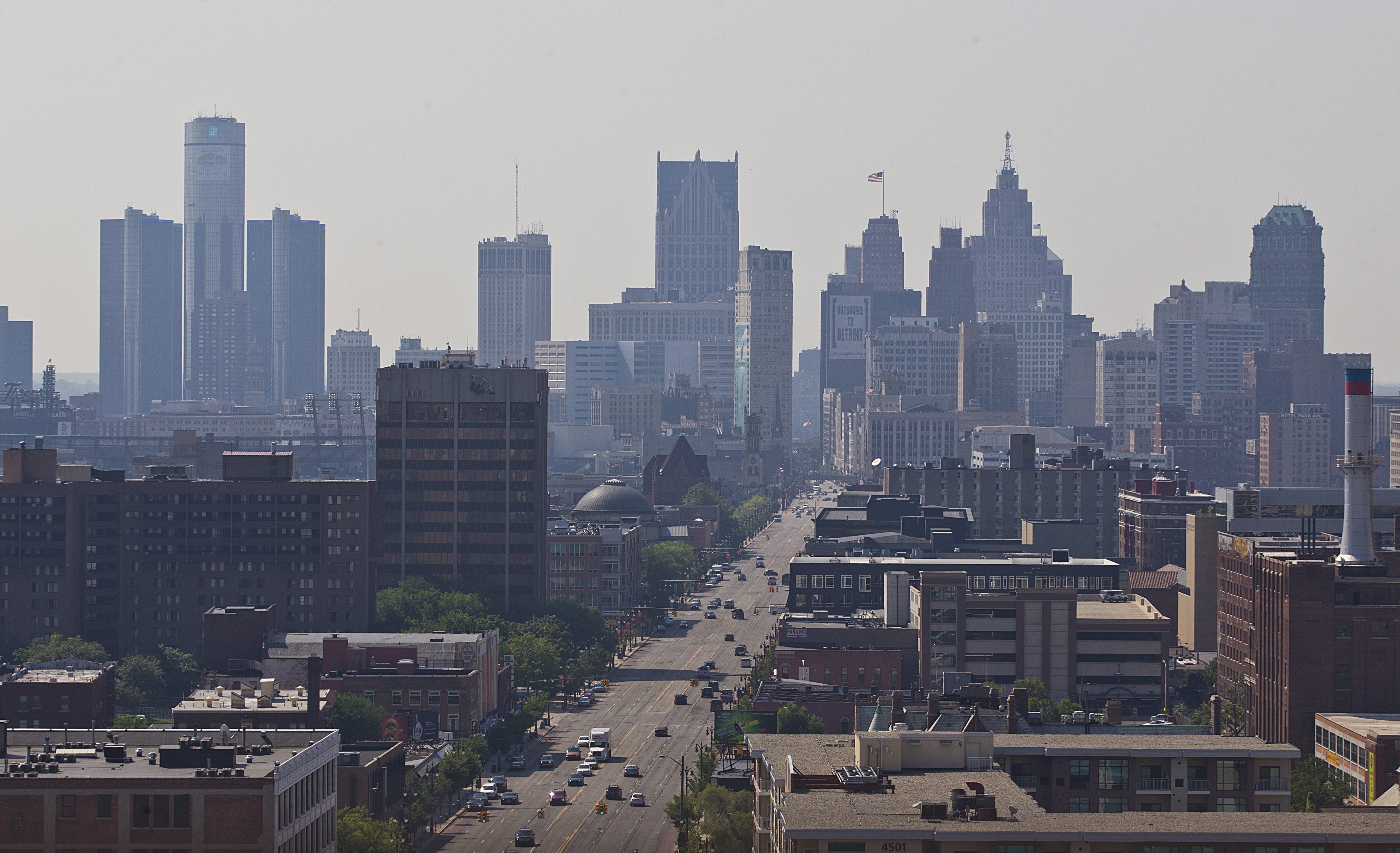 De Amerikaanse president Barack Obama wil 320 miljoen dollar (237 miljoen euro) uittrekken om de failliete stad Detroit te helpen. Het geld is onder meer bedoeld om meer agenten en brandweerlieden naar de stad te halen en het transportsysteem te verbeteren, zal het Witte Huis vrijdag aankondigen. Detroit draaide ooit volledig op de auto-industrie in de stad, maar werd zwaar getroffen door de crisis. Het inwonertal halveerde ruim, van 1,8 miljoen tot 700.000, en in juli werd de stad failliet verklaard.