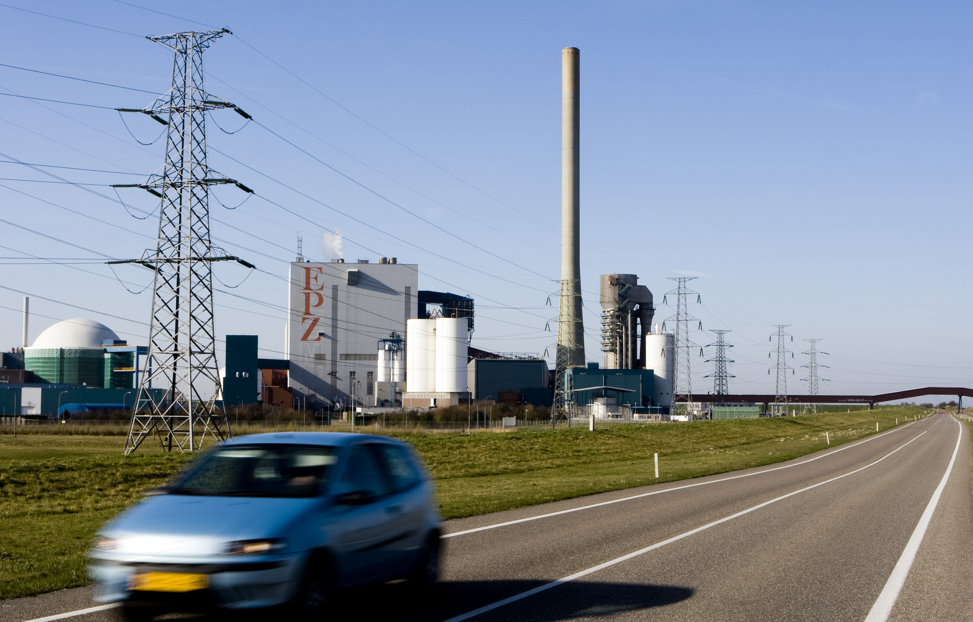 Wil Nederland over dertig jaar de helft van z'n energie uit duurzame bronnen halen, dan is een radicale omwenteling nodig. Een paar windmolens bijbouwen zet geen zoden aan de dijk. Dat stelt hoogleraar Jan Rotmans van de Erasmus Universiteit Rotterdam tegenover het economische discussieplatform Me Judice.