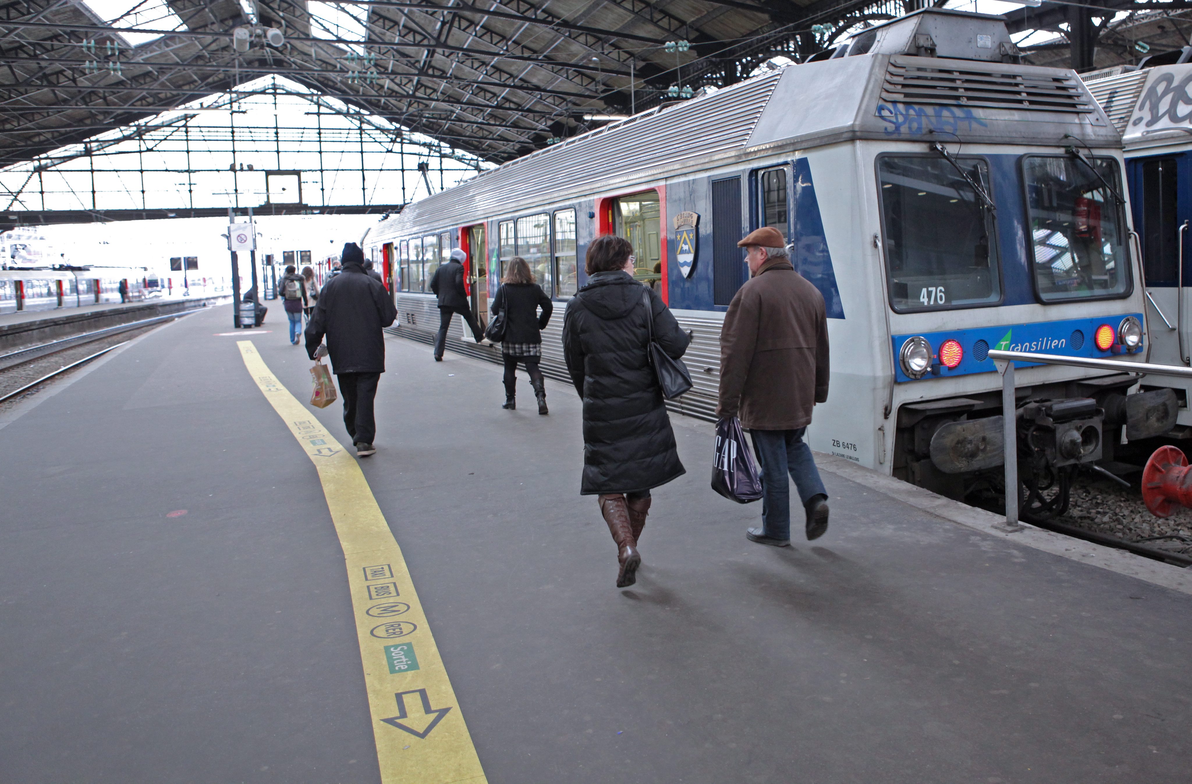 De werkloosheid in Frankrijk is in het tweede kwartaal gestegen naar 10,9 procent van de Franse beroepsbevolking. Dat maakte het Franse bureau voor de statistiek donderdag bekend. De werkloosheid staat daarmee op het hoogste niveau in 14 jaar. In het eerste kwartaal van dit jaar stond de Franse werkloosheid op 10,8 procent, en in het tweede kwartaal van vorig jaar kwam die uit op 10,2 procent. In het werkloosheidscijfer zijn ook de overzeese gebieden van Frankrijk meegenomen. De werkloosheid op het Franse vasteland bedroeg 10,5 procent.