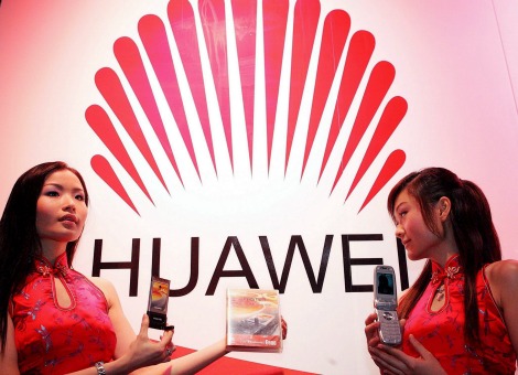 Het Chinese technologiebedrijf Huawei heeft vorig jaar een omzet behaald tussen de 238 en 240 miljard yuan, ofwel zo'n 29 miljard euro. Dat komt neer op een groei van circa 8 procent, zo liet de grootste smartphonefabrikant van China woensdag weten. Huawei, dat naast mobiele telefoons vooral netwerkapparatuur maakt, profiteerde vorig jaar van een sterke groei van snel draadloos internet (4G) in eigen land. Ook de verkoop van smartphones nam stevig toe. Het bedrijf verwacht dat de operationele winst over heel 2013 omgerekend circa 3,5 miljard euro zal bedragen, de helft meer dan in 2012.