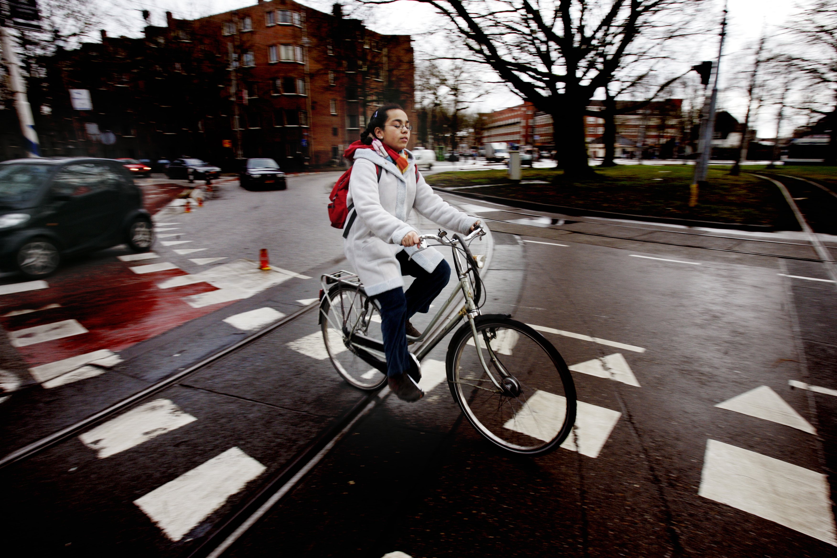 Wereldwijd rukken rotondes op, ten koste van kruispunten op wegen. Nederlandse rotondes trekken daarbij de aandacht van landen die fietsers willen beschermen. Groot-Brittannië was lange tijd de bakermat dat de verkeersrotonde. Maar de afgelopen decennia zijn er steeds meer landen die de rotonde hebben geadopteerd. In de Verenigde Staten zijn er sinds 1990 drieduizend bijgekomen, Frankrijk heeft er 30 duizend en in Australië tref je er zo'n acht duizend aan.