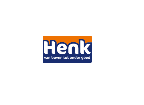 De failliete textielketen Henk.nl maakt defintief geen doorstart. Er zijn geen partijen gevonden die het bedrijf in afgeslankte vorm wilden voortzetten. Dat heeft curator Jeroen Reiziger dinsdag gezegd. De keten, vooral actief in Noord- en Midden-Nederland en voorheen opererend onder de naam Henk ten Hoor, ging in november failliet. Dat was voor de tweede keer in 13 maanden. De slechte verkopen van de voorjaars- en najaarscollectie gaven dit keer de nekslag. Reiziger heeft de 63 winkels zo lang mogelijk opengehouden voor de uitverkoop van de voorraden. Maandag sloten alle winkels hun deuren. De arbeidsovereenkomst van de 250 medewerkers eindigt op tweede kerstdag. De uitverkoop leverde 3 miljoen euro aan omzet op. Die opbrengst gaat voor het grootste deel naar de bank en de leveranciers, de belangrijkste schuldeisers. De totale schuld is 6,5 miljoen euro. Werknemers kregen voor hun inzet tijdens de uitverkoop een cadeaubon van 50 euro. Reiziger probeert nog voor een twintigtal panden inclusief inboedel nieuwe huurders te vinden. De kassa's, pashokjes en kledingrekken trekken mogelijk nieuwe winkeliers aan. ,,En dan is er ook personeel nodig.'' De textielketen had na het eerste faillissement nog wel een doorstart kunnen maken, met behulp van een investeringsmaatschappij. Dat gebeurde toen in afgeslankte vorm met 63 van de 103 winkels en met 250 van de 400 werknemers.