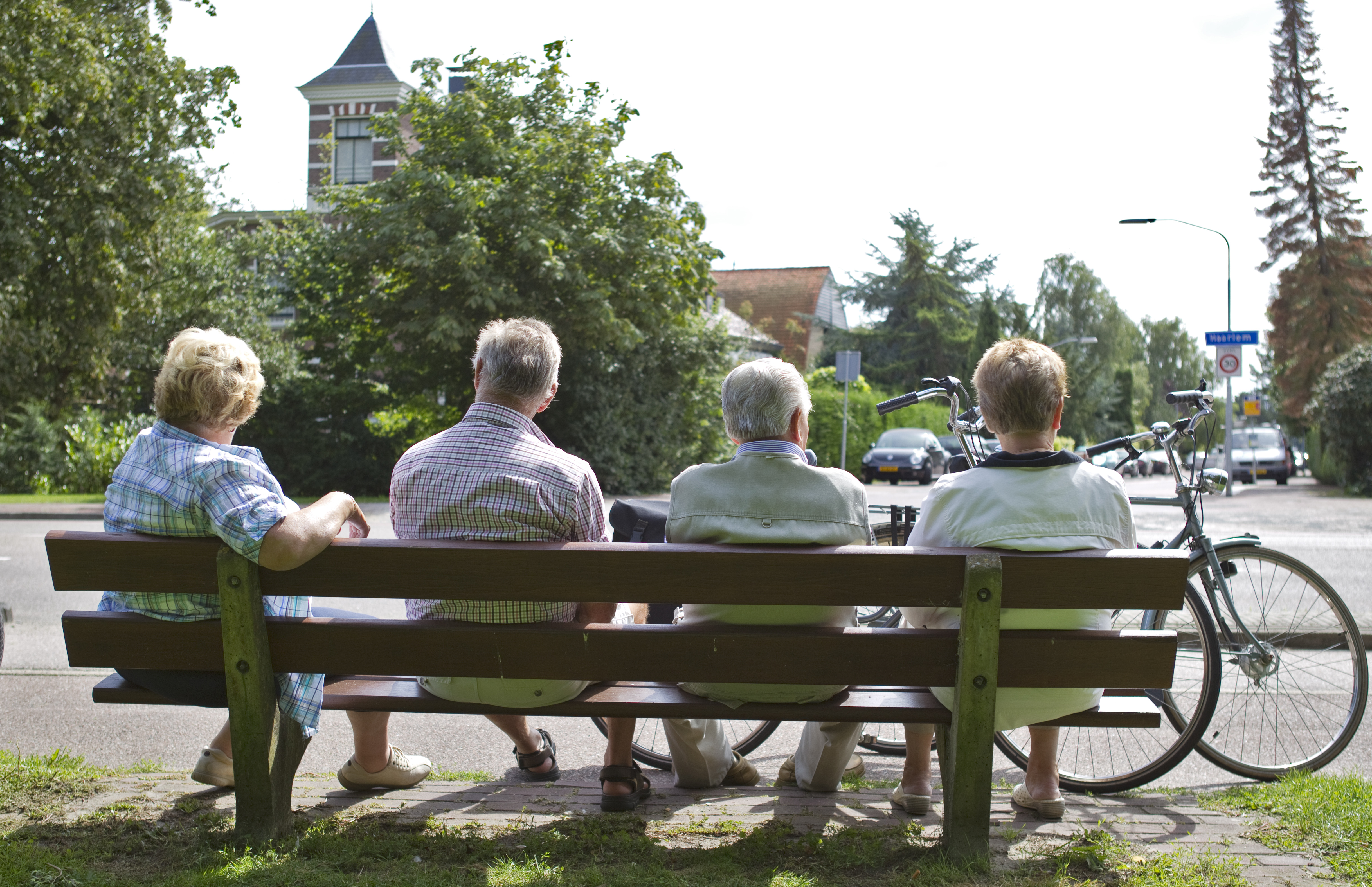 De gemiddelde dekkingsgraad van de Nederlandse pensioenfondsen is in oktober met 3 procentpunt gestegen naar 110 procent. Deze stijging volgt op de eerdere toename van 3 procentpunt in september, waardoor de gemiddelde dekkingsgraad op het hoogste punt staat sinds januari 2012. Dat blijkt uit de vrijdag gepubliceerde Pensioenthermometer van adviesbureau Aon Hewitt. De dekkingsgraad geeft aan in hoeverre pensioenfondsen aan hun verplichtingen kunnen voldoen.