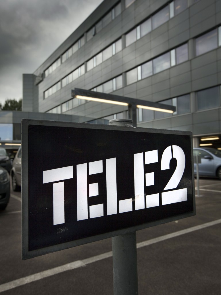 De mogelijke verkoop van het vaste netwerk door Tele2 kan positief uitpakken voor KPN. Dat stelde UBS donderdag in een analistenrapport. Tele2-topman Mats Granryd gaf woensdagavond aan dat het vaste netwerk voor telefonie- en internetdiensten mogelijk wordt afgestoten. Volgens UBS behoort Canal Digitaal tot de mogelijke kopers.