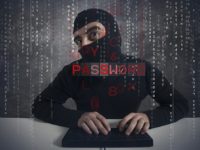 Een Russische criminele bende zou 1,2 miljard gebruikersnamen en wachtwoorden en 500 miljoen e-mailadressen hebben buitgemaakt. Volgens cybersecurity-onderzoeker Axel Arnbak gaat het echter om een publiciteitsstunt. Vorige week meldde het Amerikaanse bedrijf Hold Security de grootste diefstal van gegevens ooit. Russische hackers zouden gegevens van 420.000 verschillende websites hebben gehaald, waaronder wachtwoorden en e-mailadressen. Cybersecurity- en informatierecht-onderzoeker Axel Arnbak van de Universiteit van Amsterdam twijfelt aan het waarheidsgehalte van het nieuws. "Het is gemeld door Hold Security, een Amerikaanse firma waar ik nog nooit van had gehoord", zegt Arnbak tegenover het Financieele Dagblad. De details van de inbraak zijn volgens hem niet vrijgegeven en ook niet gedeeld met het internationale netwerk van Crisis Emergency and Response Teams. "Dat is vreemd. Hold Security bood wel meteen een abonnement aan om voor 120 dollar per jaar te onderzoeken of je naam op de lijst van gehackte accounts staat." Volgens Arnbak had de aanval dan ook "meer weg van een goede marketingcampagne van Hold Security." Bron: Z24/ANP