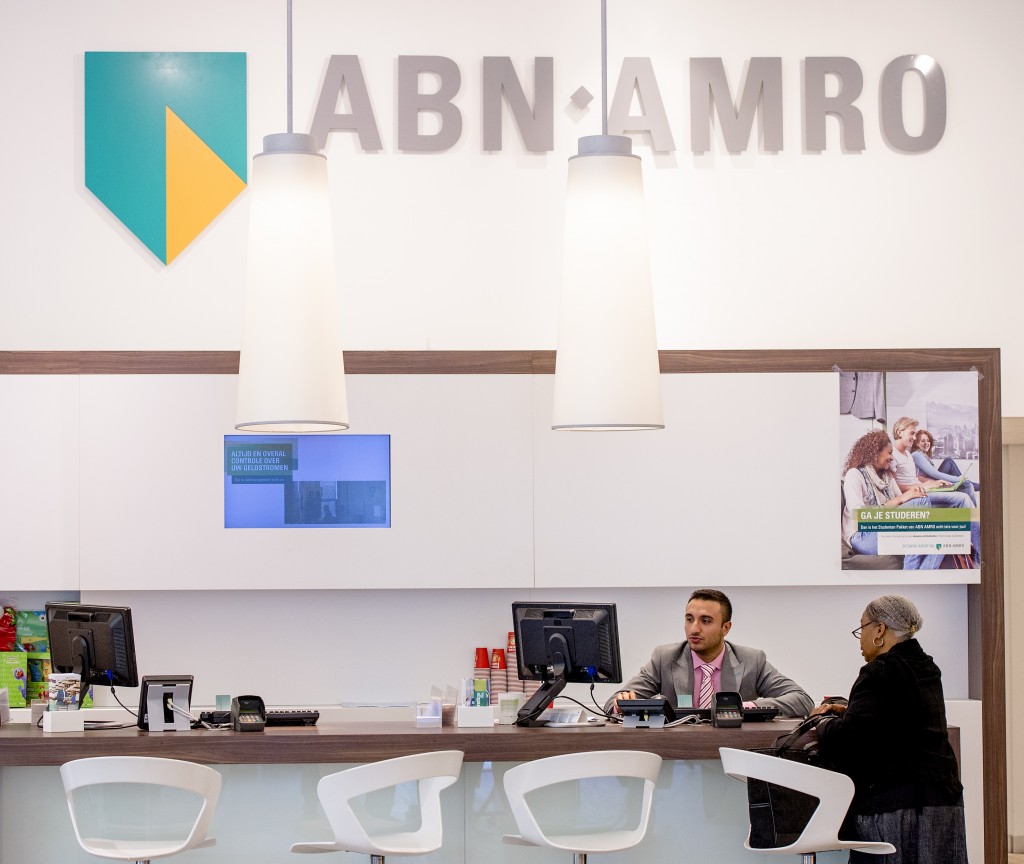 ABN Amro koopt de lokale vermogensbeheertak van Credit Suisse in Duitsland. Dat werd donderdag bekendgemaakt, zonder het afgeven van financiële details. In Duitsland beheert Credit Suisse ruim 10 miljard euro voor binnenlandse klanten met een belegbaar vermogen van meer dan 1 miljoen euro. Dit onderdeel komt nu in handen van de Berthmann Bank van ABN Amro. De afgesproken overname moet nog aan een aantal voorwaarden voldoen, waaronder toestemming van de mededingingsautoriteiten. Naar verwachting wordt de transactie in de loop van 2014 afgerond.