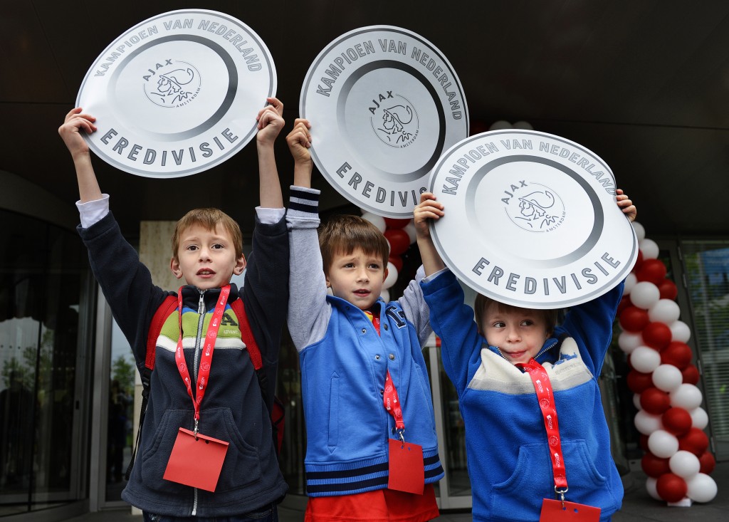 Ajax heeft van de KNVB als eerste club de maximale score gekregen binnen het financiële ratingsysteem. Dat maakte de club dinsdag bekend. De Amsterdammers zijn in het beoordelingssysteem van de voetbalbond al jaren ingeschaald in de hoogste categorie. Niet eerder behaalde Ajax op alle punten een score van 100 procent.