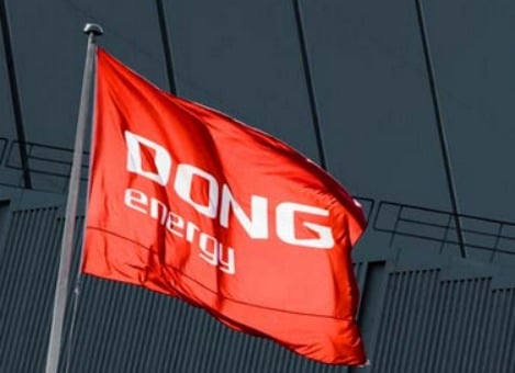 De Deense energieleverancier Dong zoekt een koper voor zijn bestand met particuliere en zakelijke klanten. Dat stelt Het Financieele Dagblad maandag, op basis van ingewijden. Dong zou de zakenbank Kempen hebben ingehuurd om de verkoop van zijn leveringsbedrijf in Nederland te regelen. Dong wil zelf niet reageren tegenover de krant. Het Deense Dong heeft ongeveer 150 duizend zakelijke en particuliere klanten in Nederland. In 2005 betrad Dong de Nederlandse markt met de aankoop van 40 duizend klanten van Intergas voor 40 miljoen euro. Dong investeerde ook in de gascentrale Econogen op de Rotterdamse Maasvlakte, maar die staat vaak stil. Dong zou hebben geconcludeerd dat het niet genoeg schaalgrootte heeft op de Nederlandse markt en zich daarom willen terug trekken als energieleverancier. Ook zou Dong af willen van zijn belang in de Econogencentrale, maar daar zou weinig belangstelling voor bestaan.