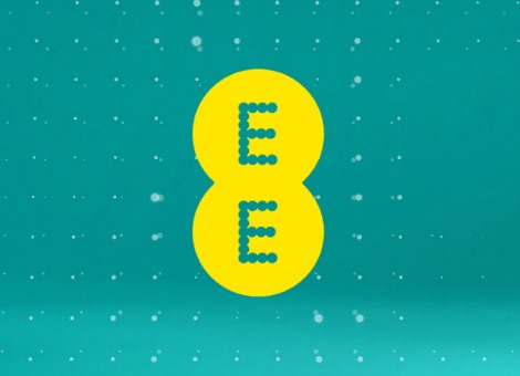 De plannen voor een beursgang van de Britse aanbieder van mobiele telefonie Everything Everywhere (EE), het samenwerkingsverband van Deutsche Telekom en Orange, zijn afgeblazen. Dat maakte Deutsche Telekom vrijdag bekend. Een beursgang van EE zou één van de grootste beursgangen in Londen van dit jaar zijn geweest. De moederbedrijven hebben echter besloten het strategische onderzoek naar de opties voor het samenwerkingsverband te beëindigen, waarmee ook een verkoop van een minderheidsbelang op de beurs van de baan is. De waarde van EE wordt geschat op 7 tot 7,7 miljard pond (8,5 tot 9,3 miljard euro). Begin vorig jaar meldden Britse media dat Deutsche Telekom en Orange (het voormalige France Télécom) een beursgang overwogen voor EE, de grootste aanbieder van mobiele telefonie in Groot-Brittannië. Zij bezitten ieder 50 procent van de joint venture.