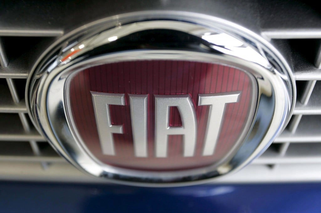 Het nieuwe fusiebedrijf Fiat Chrysler Automobiles (FCA) vestigt zich in Nederland. Dat meldde Fiat woensdag. Het gaat om de juridische standplaats van het bedrijf dat ontstaat door de volledige overname van het Amerikaanse Chrysler door Fiat. De fiscale standplaats van het autoconcern wordt Groot-Brittannië. Het bedrijf krijgt beursnoteringen in New York en Milaan, waarvan de Amerikaanse het belangrijkst is. De keuzes van de standplaatsen veranderen volgens Fiat en Chrysler niets aan de belastingen die de onderdelen van het nieuwe bedrijf moeten betalen in de landen waar ze actief zijn. Volgens Fiat heeft de fusie tussen het Italiaanse autobedrijf en zijn Amerikaanse branchegenoot geen gevolgen voor de werkgelegenheid. Alle activiteiten worden "met dezelfde missie doorgezet, inclusief fabrieken in Italië en elders in de wereld'', aldus het bedrijf. Aandeelhouders van Fiat kunnen hun stukken een-op-een inwisselen voor aandelen FCA. Fiat en Chrysler verwachten hun fusie eind dit jaar af te ronden.