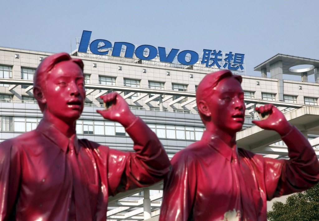 Het Chinese Lenovo Group koopt een divisie van het Amerikaanse IBM op het gebied van computerservers. Dat werd donderdag bekendgemaakt. De deal heeft een waarde van 2,3 miljard dollar, omgerekend circa 1,7 miljard euro. De serveractiviteiten van IBM die de computerfabrikant overneemt, richten zich op de onderkant van de markt. Het gaat daarbij enkel om de hardwaredivisie en niet de dienstverlening. Eerder al stelden ingewijden dat de overeenkomst er aan zat te komen.