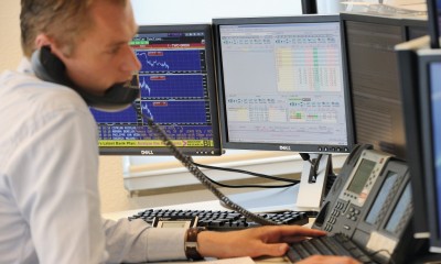De Amsterdamse aandelenbeurs is maandag licht hoger geopend. Ook de andere Europese beurzen begonnen met kleine winsten aan de eerste handelsdag van februari. Beleggers stapten voorzichtig weer in de markt na de slechte beursmaand januari. In Amsterdam werden de resultaten van BinckBank goed ontvangen. De AEX-index in Amsterdam noteerde kort na opening van de markt 0,3 procent hoger op 387,84 punten. De MidKap klom 0,4 procent tot 634,17 punten. De beurzen in Frankfurt, Londen en Parijs stegen tot 0,5 procent. In de AEX won Imtech ruim 5 procent na een tussentijds handelsbericht. In de MidKap klom BinckBank meer dan 3 procent. De internetbroker heeft in het vierde kwartaal zijn resultaten aanzienlijk verbeterd ten opzichte van het voorgaande jaar. Het bedrijf gaf geen concrete voorspelling voor 2014. Wel schroefde BinckBank zijn doelen voor de komende 2 jaar grotendeels op.