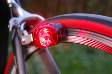 Grote hoeveelheid Betuttelen Voorwaarden t Gat in de Markt: dynamo voor je fietslicht die wiel niet raakt