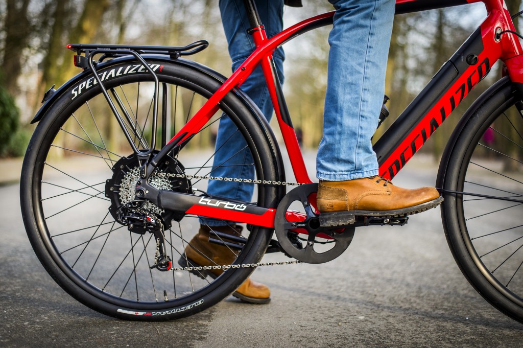 Bijna 1 op de 5 van alle verkochte fietsen in Nederland was vorig jaar een E-bike. Dat hebben RAI Vereniging en Bovag vrijdag bekendgemaakt. De verkoop van elektrische fietsen steeg het afgelopen jaar met 9,4 procent tot 192.000 stuks. Dat was ongeveer 19 procent van de totale verkopen.