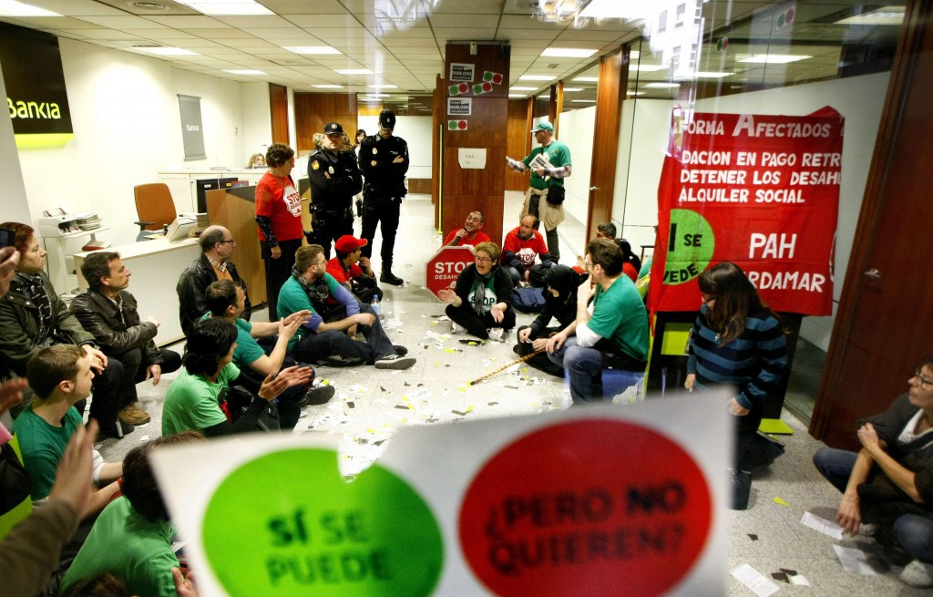 Spaanse banken kampen nog steeds met toenemende wanbetaling op leningen. Toch zijn er ook tekenen dat Spanje het diepste dal is gepasseerd. Spaanse banken blijven worstelen met het almaar stijgende aantal leningen dat waarschijnlijk nooit meer wordt terugbetaald. In december waren deze slechte leningen goed voor 13,6 procent van het totaal aantal kredieten, een nieuw record. Dat maakte de Spaanse centrale bank dinsdag bekend.