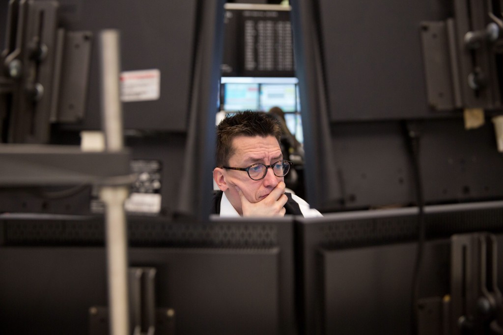 Het economisch vertrouwen van Duitse beleggers en analisten is in maart scherp gedaald, onder meer door de onzekerheid over de crisis in Oekraïne. Dat maakte onderzoeksbureau ZEW dinsdag bekend. De vertrouwensindex van het ZEW, die de verwachtingen voor de komende 6 maanden weergeeft, noteerde een stand van 46,6, tegen 55,7 een maand eerder, het laagste niveau sinds september. Economen hadden in doorsnee op een niveau gerekend van 52. In december bereikte de index nog het hoogste punt in 7 jaar met een stand van 62.