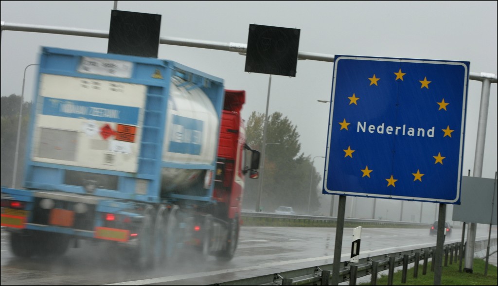 Sterke Duitse exportcijfers droegen dinsdag bij aan een positieve start van de Amsterdamse AEX-Index. Ook de andere Europese beurzen openden hoger in een poging de verliesbeurt van een dag eerder weg te poetsen. De stemming werd gesteund door een sterker dan verwachte toename van de Duitse export. De Duitse export is in januari met 2,2 procent gestegen in vergelijking met een maand eerder, zo maakte het Duitse federale bureau voor de statistiek dinsdag bekend.