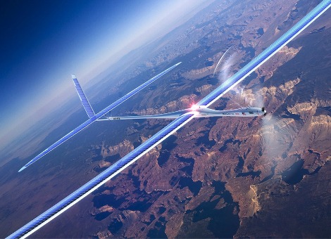 Facebook voert overnamegesprekken met de ontwikkelaar van drones Titan Aerospace. Dat meldden Amerikaanse media op basis van bronnen. Titan ontwikkelt onbemande drone-achtige toestellen die vliegen op zonne-energie. Facebook zou met de drones internetverbindingen willen aanbieden in afgelegen gebieden in de wereld. De overnamesom zou 60 miljoen dollar (43 miljoen euro) bedragen. De drones van Titan zijn nog niet operationeel, maar zouden in theorie tot wel 5 jaar op een hoogte van 19 kilometer in de lucht moeten kunnen blijven. De drones kunnen worden ingezet voor bijvoorbeeld telecommunicatiediensten. Google is bezig met een vergelijkbaar project waarbij enorme ballonnen worden ingezet om in ontwikkelingslanden internetverbindingen aan te bieden.