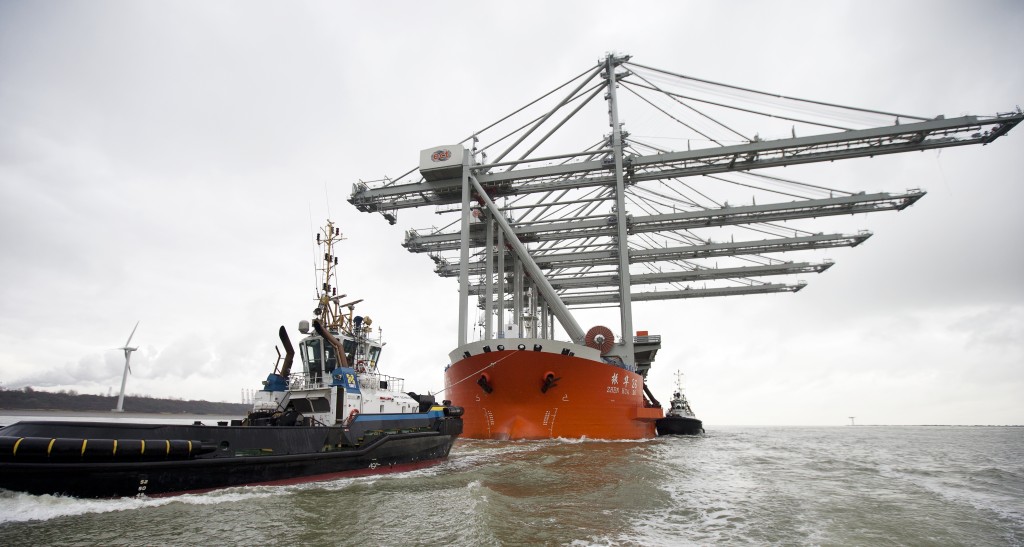 Nederland behoort tot de wereldtop van landen met beste faciliteiten voor de internationale handel. Ons land steeg dit jaar van de 7e naar de 3e plaats van de zogeheten Enabling Trade Index van het World Economic Forum (WEF) die de openheid van economieën van 138 landen meet. Singapore en Hongkong voeren de lijst net als in voorgaande jaren aan. Nederland rukte op van de 10e plaats (in 2010) via de 7e plaats in 2012 naar de 3e plaats dit jaar. Het dinsdag gepubliceerde Global Enabling Trade Report, waarvan de index onderdeel is, roemt Nederland onder meer om zijn haven- en ICT-infrastructuur en de kwaliteit, transparantie en efficiency van douane- en daaraan gerelateerde diensten.