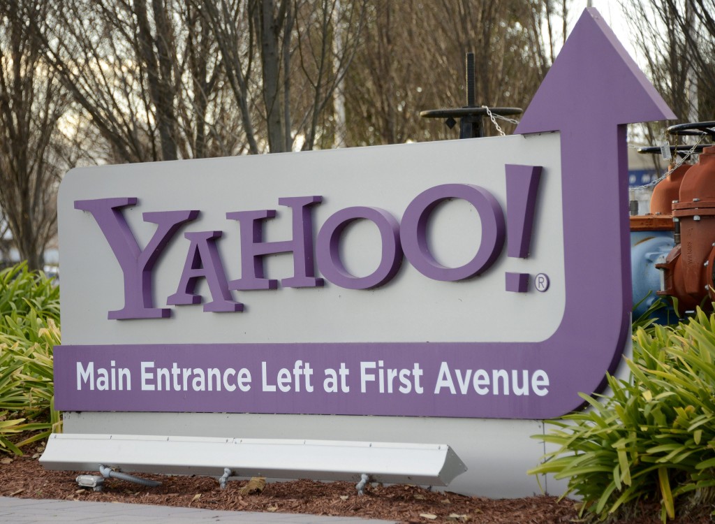 Techbedrijf Yahoo zou in gesprek zijn met News Distribution Network (NDN) over een mogelijke overname van het bedrijf. Dat stelt zakenkrant The Wall Street Journal op basis van twee anonieme bronnen. De bronnen melden dat internetbedrijf Yahoo 300 miljoen dollar zou willen betalen voor NDN. Maar het kan nog wel even duren voorat de deal rond is. Woordvoerdster Krystal Olivieri van NDN ontkent tegenover de krant dat het bedrijf in gesprek is met Yahoo. "We zijn niet in gesprek met Yahoo om door hen overgenomen te worden."
