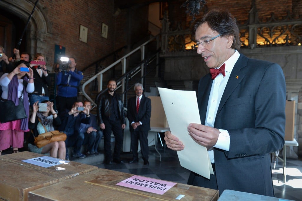 België kiest de huidige premier, de Franstalige sociaaldemocraat Elio Di Rupo een tweede kabinet kan vormen of dat De Wever van de Vlaamse N-VA het initiatief naar zich toe zal trekken om een regering te vormen. Foto: EPA