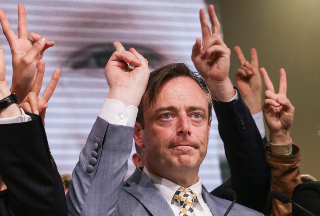 De Nieuw-Vlaamse Alliantie (N-VA) van voorman Bart De Wever is de grote winnaar van de Belgische verkiezingen.