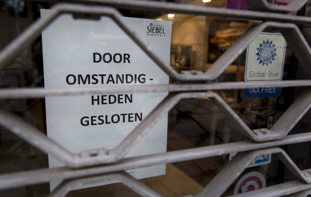 Nederland staat bij het rijtje West-Europese landen waar het aantal bedrijfsfaillissementen in 2013 het sterkst is gestegen. Dat blijkt uit cijfers die het Duitse bureau Creditreform, dat onderzoek doet naar faillissementen en kredietverstrekking, maandag publiceerde. Het onderzoek is gedaan in de EU-landen plus Noorwegen en Zwitserland. Het aantal bedrijfsfaillissementen in Nederland nam vorig jaar met 9,7 procent toe tot 9456 gevallen, aldus Creditreform. Alleen in Noorwegen (plus 19,7 procent), Italië (plus 15,9 procent), Spanje (plus 14,6 procent) en België (plus 10,9 procent) was een sterkere stijging van het aantal bedrijfsfaillissementen te zien, zo blijkt uit het onderzoek. In Ierland nam het aantal faillissementen juist sterk af, met een daling van 18,9 procent. In Duitsland was een afname te zien met 9,1 procent en in Groot-Brittannië ging het om een krimp met 9,9 procent.