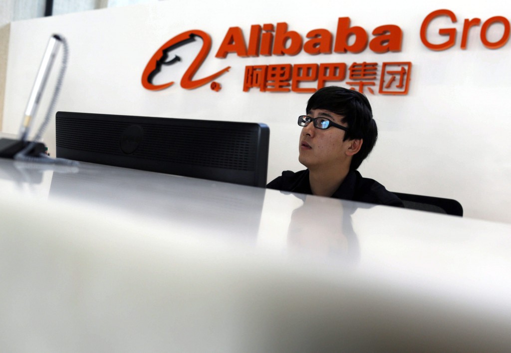 De Chinese internetwinkel Alibaba wil in de eerste week van augustus starten met de beursnotering in New York. Dat meldde de Amerikaanse zakenzender CNBC dinsdag op basis van ingewijden. Mocht die termijn niet gehaald worden, dan zal Alibaba zijn beoogde beursgang volgens de bronnen uitstellen tot na 1 september. Op 6 mei werd bekendgemaakt dat Alibaba een officiële aanvraag voor een notering op Wall Street had ingediend. Destijds gaf het bedrijf aan te streven naar een opbrengst van 1 miljard dollar.