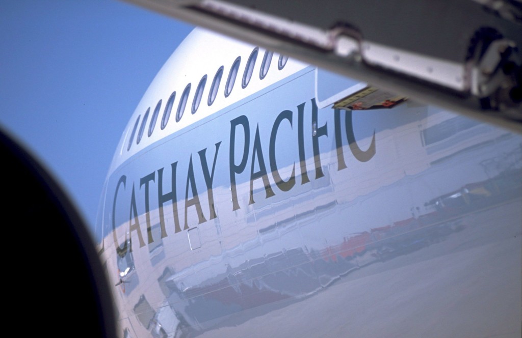 Cathay Pacific is op Farnborough verkozen tot de beste luchtvaartmaatschappij ter wereld van 2014 bij de uitreiking van de World Airline Awards. Deze prijs wordt jaarlijks uitgereikt door onderzoeksbureau Skytrax. Cathay eindigde voor Qatar Airways en Singapore Airlines. Emirates, de nummer 1 van vorig jaar, werd vierde. In de top tien wordt verder gecompleteerd door Turkish Airlines (5), ANA (6), Garuda Indonesia (7), Asiana Airlines (8), Etihad Airways (9) en Lufthansa (10). Op Europees niveau werd Turkish Airlines uitgeroepen tot beste airline. Lufthansa en Swiss werden tweede en derde, en British Airways vierde. KLM eindigde op de achtste plaats. Ook in allerlei andere categorieën werden awards uitgereikt. KLM won vorig jaar nog de award voor 'Best airline staff service in Europe', maar werd nu tweede en moet Austrian voor zich dulden. Top 10 beste luchtvaartmaatschappijen wereldwijd 1. Cathay Pacific Airways 2. Qatar Airways 3. Singapore Airlines 4. Emirates 5. Turkish Airlines 6. ANA All Nippon Airways 7. Garuda Indonesia 8. Asiana Airlines 9. Etihad Airways 10. Lufthansa Winnaars in verschillende subcategorieën • World's best low-cost airline: AirAsia • World's best first class: Singapore Airlines • World’s best business class: Qatar Airways • World’s best premium economy: Air New Zealand • World's best economy class: Asiana Airlines • World's best first class lounge: Air France • Best airline in Africa: South African Airways • Best Airline in Asia: Cathay Pacific • Best airline in Australia/Pacific: Qantas • Best airline in Europa: Turkish Airlines • Best airline in Middle East: Qatar Airways • Best airline in North America: Air Canada • Best airline in South America: LAN