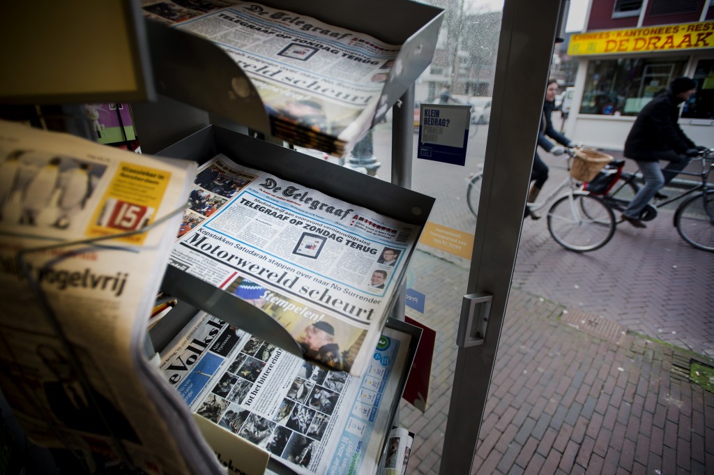 Opnieuw krimp bij de advertentiebestedingen in Nederland afgelopen jaar. In vijf jaar tijd verdween 900 miljoen euro uit het totale budget. Adverteerders hebben vorig jaar opnieuw minder uitgegeven aan hun reclame in de Nederlandse media. De uitgaven aan reclame op internet namen wel toe, waardoor de krimp nog enigszins werd beperkt, zo meldde marktonderzoeksbureau Nielsen dinsdag. De netto mediabestedingen in Nederland liepen vorig jaar met 3,5 procent terug tot 4,54 miljard euro.