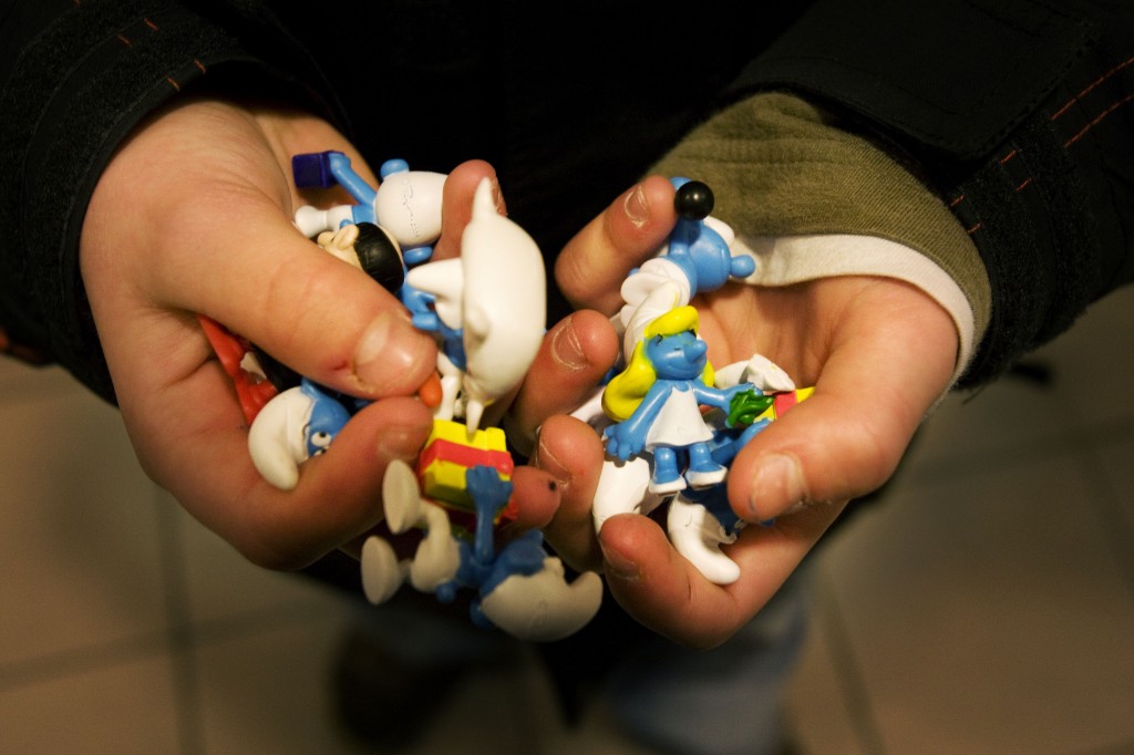 De Duitse speelgoedfabrikant Schleich, bekend van de kleine plastic speelgoedfiguren, zoals smurfen, ridders en boerderijdieren, krijgt een nieuwe eigenaar. Het bedrijf dat nu in handen is van het Britse HgCapital, wordt overgenomen door de Franse investeerder Ardian. De partijen maakten de koop zondag bekend, maar vermeldden daarbij niet de overnamesom. Volgens de krant Frankfurter Allgemeine Zeitung gaat het om een transactie van 220 miljoen euro. Schleich is een van de grootste Duitse speelgoedmakers en verkoopt zijn producten in meer dan 50 landen. In 2013 draaide het bedrijf een omzet van 106 miljoen euro. Tot de overname door HgCapital in 2006, was Schleich een familiebedrijf, dat in 1935 werd opgericht.