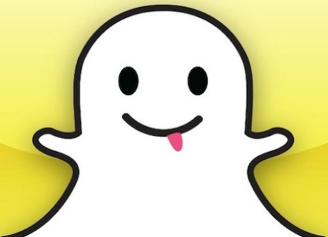 De mobiele app Snapchat, waarmee gebruikers elkaar fotoberichtjes kunnen zenden die na enkele seconden weer verdwijnen, voert gesprekken met een groep investeerders over een financieringsronde die Snapchat op 10 miljard dollar (bijna 7,5 miljard euro) waardeert. Dat meldden ingewijden rond de onderhandelingen. Tot de groep investeerders zou ook de Chinese internetgigant Alibaba behoren. De populariteit van Snapchat is sterk toegenomen en inmiddels sturen gebruikers meer dan 700 miljoen berichtjes per dag via de app. Facebook probeerde vorig jaar Snapchat nog tevergeefs over te nemen voor 3 miljard dollar. Billion-Dollar Startup Club Met de investering zou Snapchat één van de waardevolste bedrijven worden volgens de Billion-Dollar Startup Club, een ranglijst die The Wall Street Journal heeft opgesteld van niet-beursgenoteerde startups met een waardering van meer dan 1 miljard dollar. Op dit moment krijgen cloudopslagdienst Dropbox, mobieltjesmaker Xiaomi en accommodatiewebsite Airbnb een waardering van 10 miljard dollar op basis van de financiering die ze tot nu toe hebben opgehaald. Alleen taxi-app Uber scoort hoger. Bij een financieringsronde in juni pompten investeerders 1,2 miljard dollar in het bedrijf. Daarmee kwam de waardering uit op 17 miljard dollar. Bron: Z24/ANP