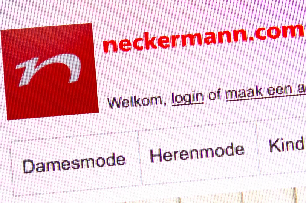 Postorderbedrijf Neckermann is dinsdag door de rechtbank in Breda failliet verklaard. Er worden pogingen gedaan de webwinkel een doorstart te laten maken, zei een woordvoerder van het bedrijf. Mogelijk dat daar nog dinsdag uitsluitel over komt. Bij het bedrijf werken in Nederland en België bij elkaar circa 225 mensen, van wie het overgrote deel in Nederland. Neckermann ging in Duitsland al in 2012 failliet. De activiteiten in Nederland en België bleven toen buiten het faillissement. Die werden vorig jaar gekocht door de investeringsmaatschappij Axivate. Volgens de woordvoerder lag Neckermann toen al in het infuus en is het niet gelukt de zaak in de goede richting te krijgen.