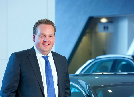 Century Autogroep en Autobedrijf Tjeerdsma worden overgenomen door Erik Meems, de huidige algemeen directeur van Century Autogroep. Dat werd woensdag bekendgemaakt zonder het verstrekken van financiële details. Century Autogroep, nu eigendom van Dealergroep Pon, en Autobedrijf Tjeerdsma van Piet Tjeerdsma, vertegenwoordigen Audi, Volkswagen, Volkswagen Bedrijfswagens, Skoda en Seat in de provincies Groningen en Drenthe. De bedrijven gaan zeer waarschijnlijk verder onder de naam Century Autogroep en heeft vestigingen in Assen, Delfzijl, Emmen, Groningen, Sappemeer, Stadskanaal, Veendam, Winschoten en Winsum. De overnames en plannen liggen ter goedkeuring bij de Autoriteit Consument en Markt (ACM).
