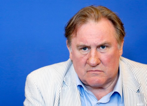 De van oorspong Franse acteur Gérard Depardieu, die sinds anderhalf jaar Russisch staatsburger is, opent in oktober een restaurant in Moskou. Het krijgt de naam Gérard en er zullen eenvoudige Russische en Franse gerechten worden aangeboden, waarvan hijzelf het meest houdt, heeft hij volgens de Franse krant Le Figaro tegen een Russische krant gezegd. Depardieu (65) bezit al drie restaurants in Parijs en ook eetgelegenheden in België. In Rusland wil hij drie restaurants openen. Behalve in Moskou moeten er restaurants komen in St. Petersburg en Saransk. Die laatste stad, de hoofdstad van de Russische autonome republiek Mordovië, is de officiële woonplaats van Depardieu. Hij keerde in 2012 Frankrijk de rug toe uit protest tegen het plan van de socialistische regering om de rijken extra te belasten.