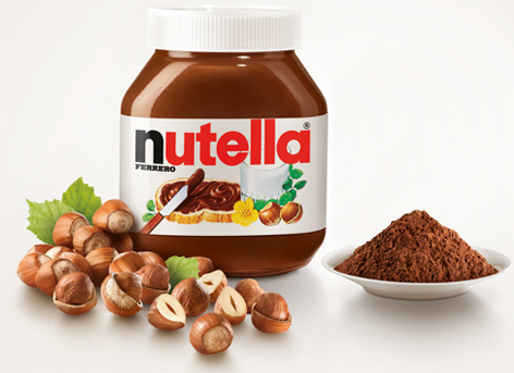 Turkije is de belangrijkste producent van hazelnoten in de wereld en de maker van chocoladepasta Nutella de belangrijkste afnemer. Dat maakt Nutella kwetsbaar voor schommelende oogsten. De vooruitzichten voor de oogst van hazelnoten dit jaar zijn slecht, zo berichten diverse internationale media, waaronder persbureau AFP. In maart haddden Turkse hazelnootproducenten last van hagelstormen en vorst en sindsdien heeft het weer niet meegewerkt om een goed oogst veilig te stellen. Slecht weer in Turkije heeft grote invloed op het mondiale aanbod, want Turkijke controleert ongeveer 70 procent van de mondiale productie. De helft van de Turkse productie gaat naar Duitsland en Italië, waarbij Ferrero - de maker van Nutella, de grootste afnemer is.