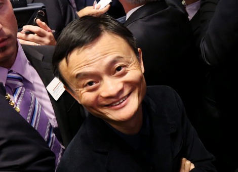 De 400 rijkste mensen ter wereld hebben hun gezamenlijke vermogen deze week met 6,5 miljard dollar zien stijgen na de spectaculaire beursgang van internetgigant Alibaba. Het vermogen van Jack Ma, Alibaba's oprichter en China's rijkste persoon, steeg tot 26,5 miljard dollar. Van de Aziatische miljardairs is alleen ondernemer Li Ka-Shing uit Hongkong rijker, volgens de Bloomberg Billionaires Index. De koers van het Chinese e-commercebedrijf sloot vrijdag op Wall Street 38 procent hoger op 93,89 dollar. Met een minimale opbrengst van bijna 22 miljard dollar was de beursgang van Alibaba de grootste ooit in de VS. Alibaba profiteerde sinds de oprichting in 1999 van China's ontluikende consumentenklasse. Inmiddels domineert het bedrijf de e-commerce-industrie in het land met 1,36 miljard mensen. Volgens de huidige beurskoers is Alibaba nu 231 miljard dollar waard, waardoor het groter is dan Amazon en eBay samen. Het bedrijf beheert een netwerk van Chinese internetmarktplaatsen voor de zakelijke en de consumentenmarkt en realiseerde vorig kwartaal een omzet van circa 2,5 miljard dollar.