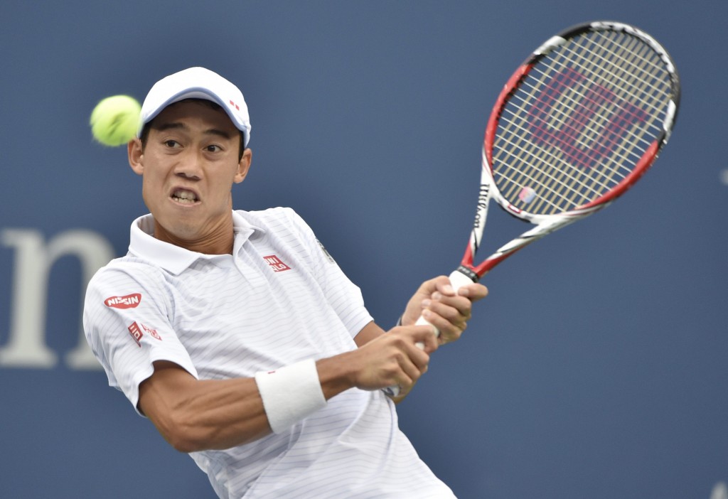 De Japanse tennisser Kei Nishikori verloor de finale van de US Open maandag, maar zijn kledingsponsor is dermate tevreden dat hij een forse bonus krijgt. De Japanse miljardair Tadashi Yanai maakt een bonus van 100 miljoen yen, omgerekend zo'n 730.000 euro, over op de bankrekening van de beste tennisser van Japan. Dat schrijft persbureau Bloomberg dinsdag. Yanai is de rijkste man van Japan en eigenaar van kledingbedrijf Fast Retailing. Hij betaalt de helft van de bonus voor Nishikori uit eigen zak, de andere 50 miljoen yen komt voor rekening van zijn bedrijf. Nishikori is de eerste Aziaat die de finale van een Grand Slam-toernooi heeft bereikt. De 24-jarige Japanner verloor maandag in de eindstrijd in drie sets van de 1 jaar oudere Kroaat Marin Cilic. De status als beste tennisser van Japan legde Nishikori tot nu toe geen windeieren. Door lucratieve sponsordeals met onder meer Japanse bedrijven wist hij het vorig jaar te schoppen tot de top tien van best verdienende tennisspelers.