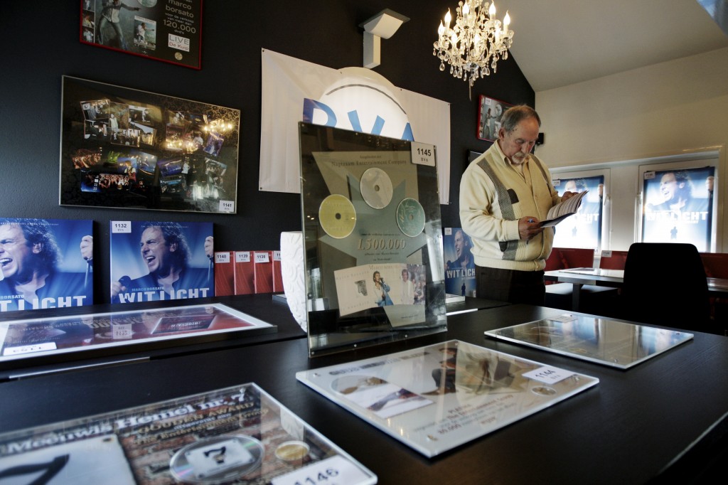 Online veilinghuizen BVA Auctions en I-deal Overstock zijn overgenomen door investeringsmaatschappij Bencis. Bencis heeft daartoe het belang van een andere investeerder in BVA Auctions, Écart, deze zomer overgenomen, zo meldt onder meer de site Twinkle. Bencis heeft ongeveer 70 procent van de aandelen BVA in handen gekregen. De overige aandelen zijn in handen van het management.