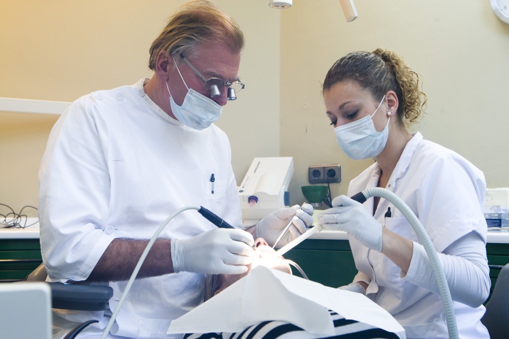 Zorgverzekering 2020: dit moet je weten over de tandartsverzekering, fysiotherapie en brillen - Business Insider