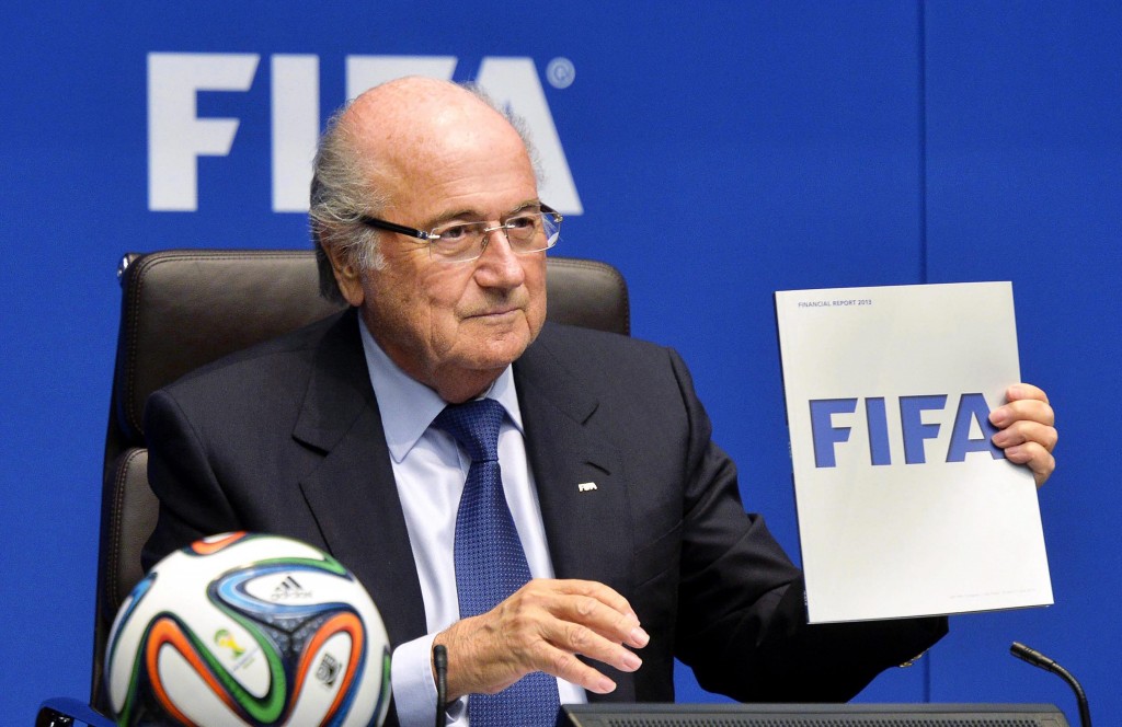 De wereldvoetbalbond FIFA ziet in het onderzoeksrapport naar de toewijzing van de WK's van 2018 en 2022 geen aanleiding om beide procedures helemaal over te doen. Dat heeft de FIFA donderdag bekendgemaakt op de website. Volgens de wereldvoetbalbond zijn er geen redenen om de bidprocedures te heropenen. De ethische commissie van de FIFA deed gedurende twee jaar onderzoek naar de toewijzing van de WK's van 2018 en 2022 in respectievelijk Rusland en Qatar. Beide procedures zouden niet helemaal zuiver zijn verlopen, met onder meer verdenkingen van illegale betalingen aan prominente FIFA-officials.