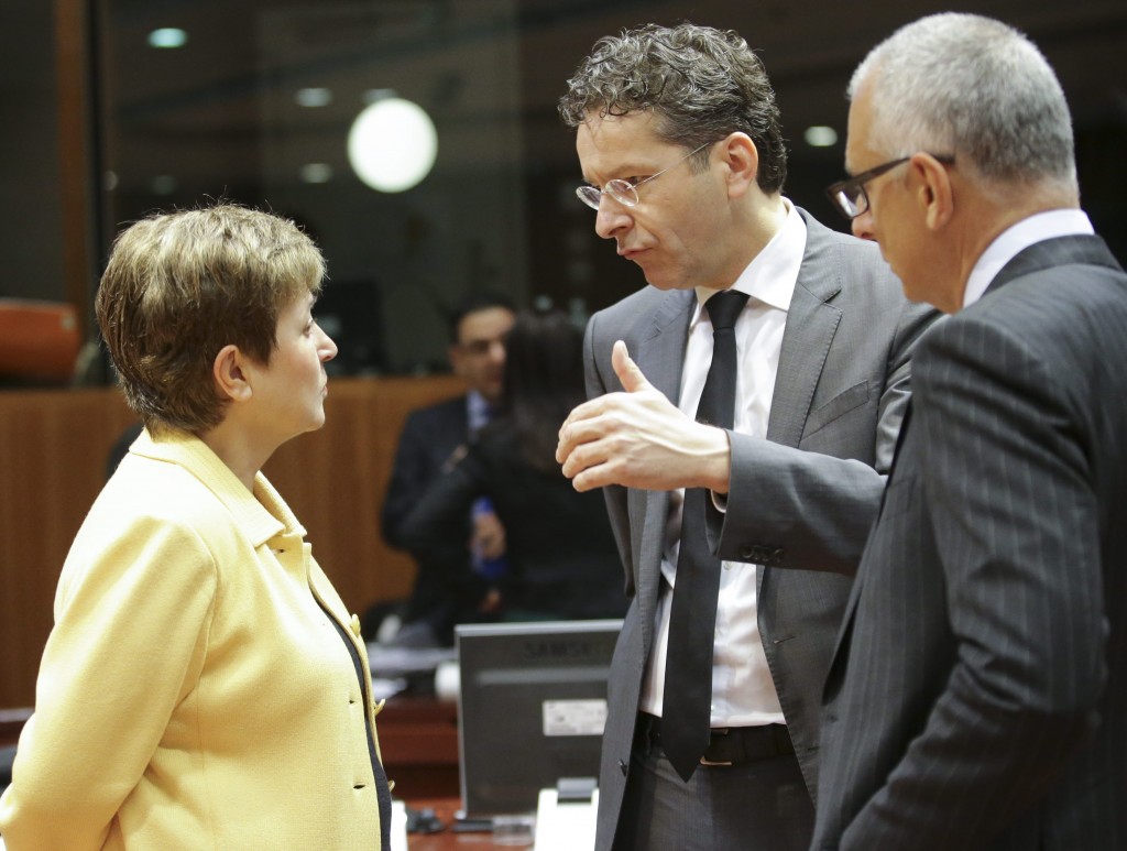 Het overleg over de EU-begroting voor 2015 is geklapt. De EU-lidstaten, de Europese Commissie en het Europees Parlement hebben maandagavond geen akkoord bereikt. De partijen waren maandagmiddag begonnen aan de laatste ronde in het overleg. Vooral de hoeveelheid geld die de EU mag uitgeven, is een heikel punt. De Europese Commissie wil meer besteden dan de EU-lidstaten. De commissie, de lidstaten en het Europees Parlement hadden tot middernacht om eruit te komen, maar de verschillen bleken te groot om overbrugd te worden.